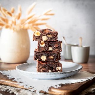 Recept na lískoořechové brownies bez mouky a másla. 💛 Brownies jsou podle autorky recepty vynikající, intenzivně...